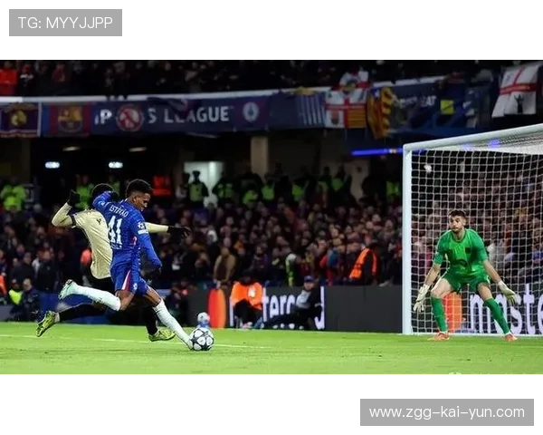 亚马尔低平球横扫门前 亚马尔低平球横扫门前