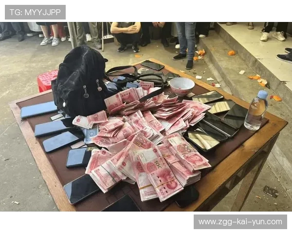 体育场外球迷冲突！多人被警方带走