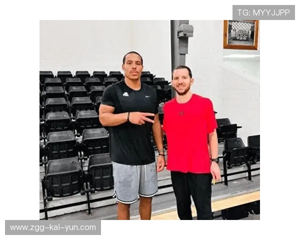 贝恩训练里远投准得可怕